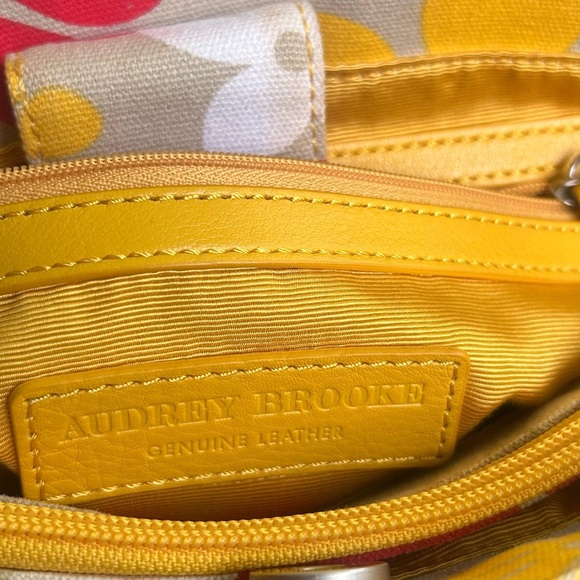 NWOT-Audrey Brooke Genuine leather Floral Canvas Tote Bag with Yellow Accents - Picture 5 of 6